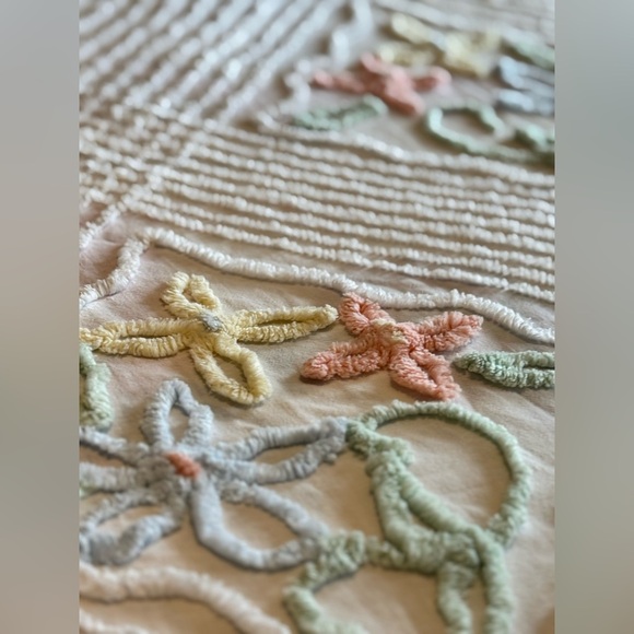 Vintage Chenille Bedspread, Queen/Full Size White Off White Pastel Floral Design - Picture 3 of 16